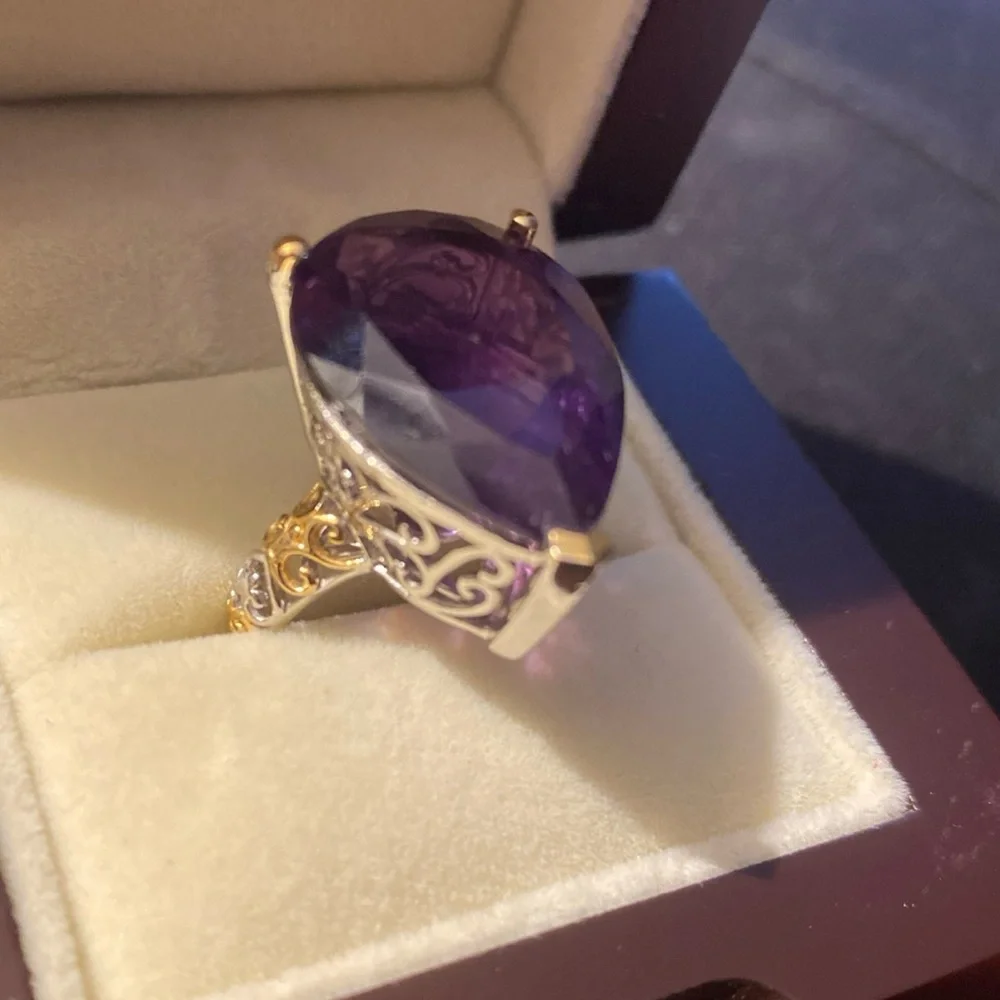Stunning, amethyst ring gold vermeil & platinum over sterling silver, 18.6cwt! - Picture 6 of 9